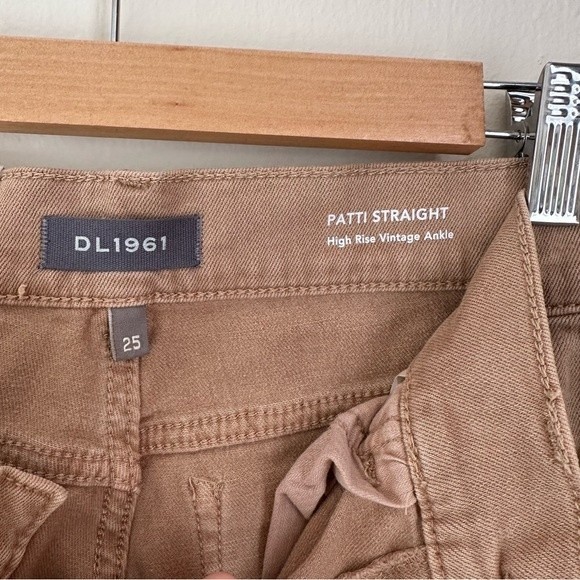 Patti High Rise Straight Leg Jeans In Teddy Taupe size 25 - Picture 5 of 14